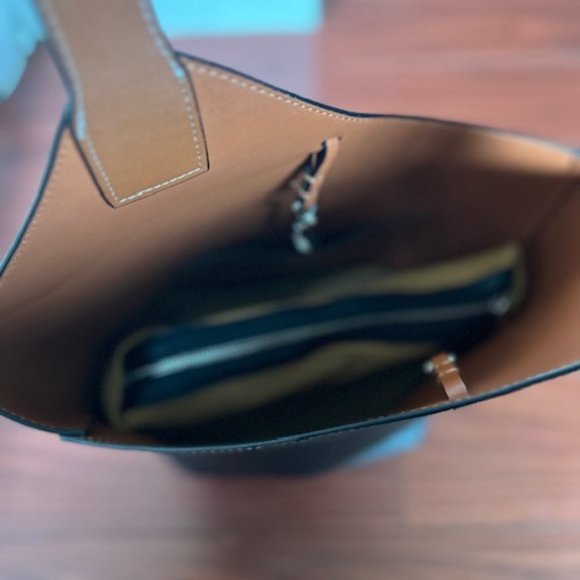 MDBM Black Leather Bucket tote bag and matching pouch - Picture 7 of 11